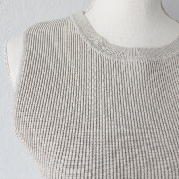 Aritzia Babaton Sculpt Knit Sleeveless Crewneck Ribbed Cropped Tank Large - Picture 5 of 7
